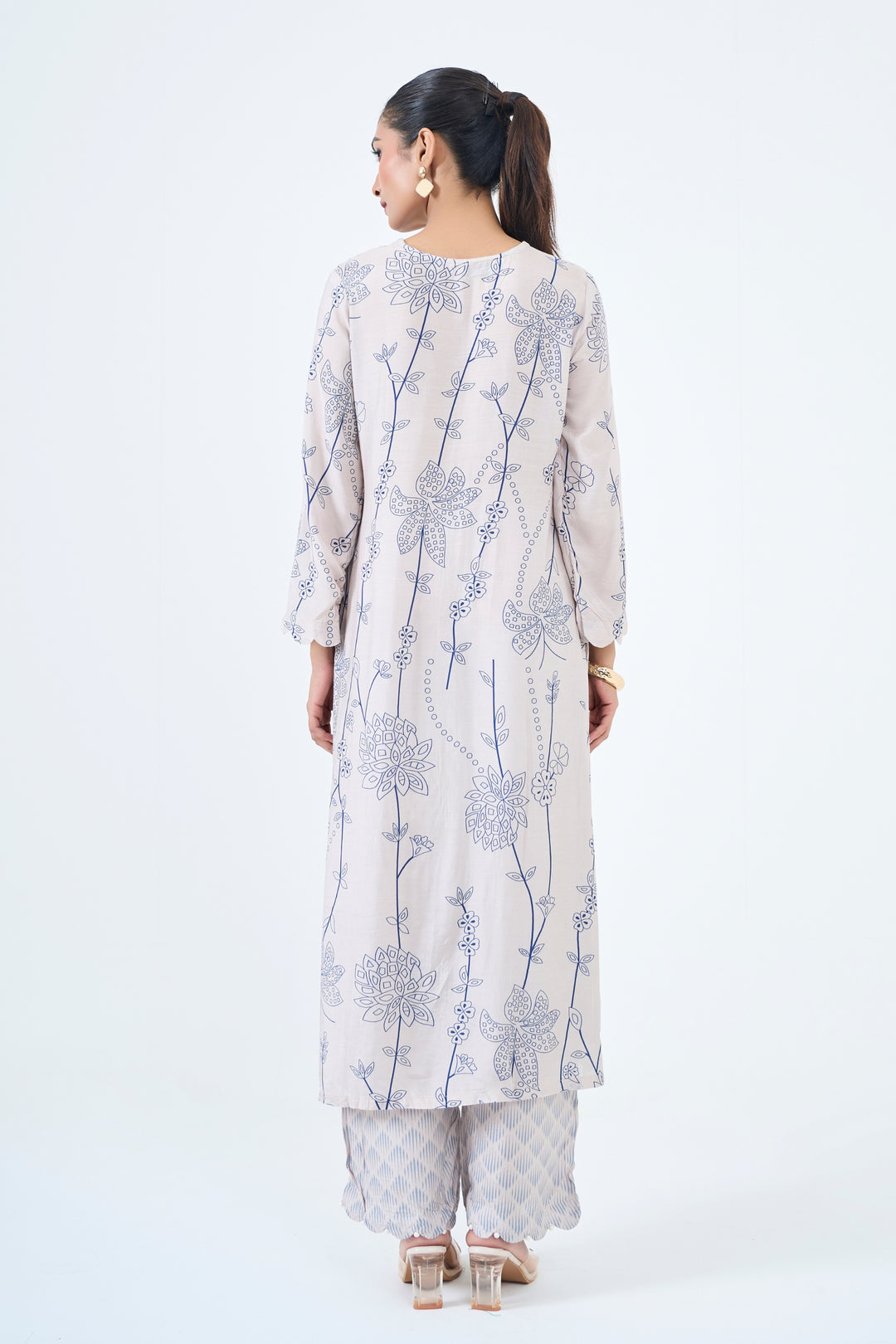 Printed Muslin Silk Kurta &amp; Pant – Embroidered – Set of 2 – Misty Grey