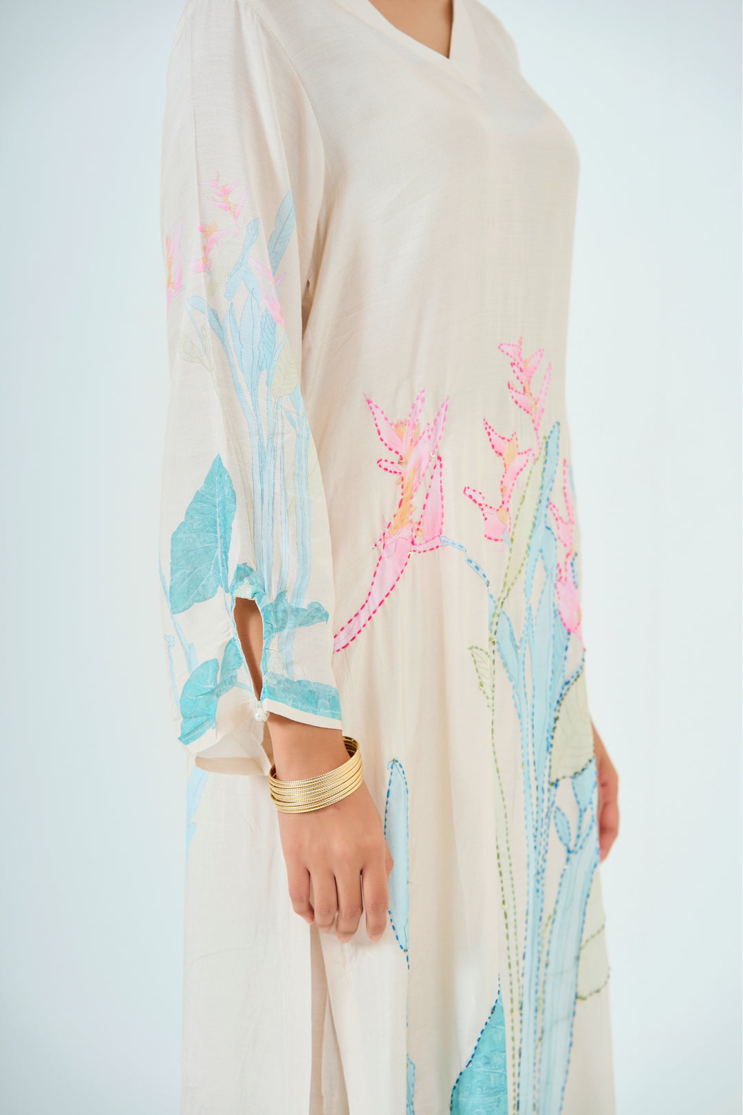 Printed Muslin Silk Kurta &amp; Pant – Hand Embroidered – Set of 2 – Off White