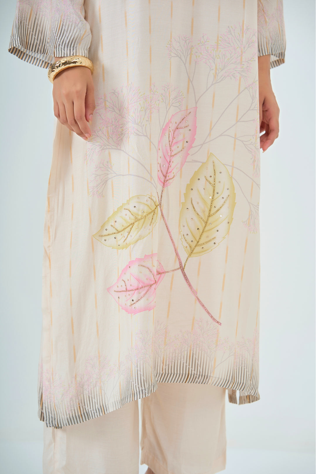 Printed Muslin Silk Kurta &amp; Pant – Embroidered – Set of 2 – Off White