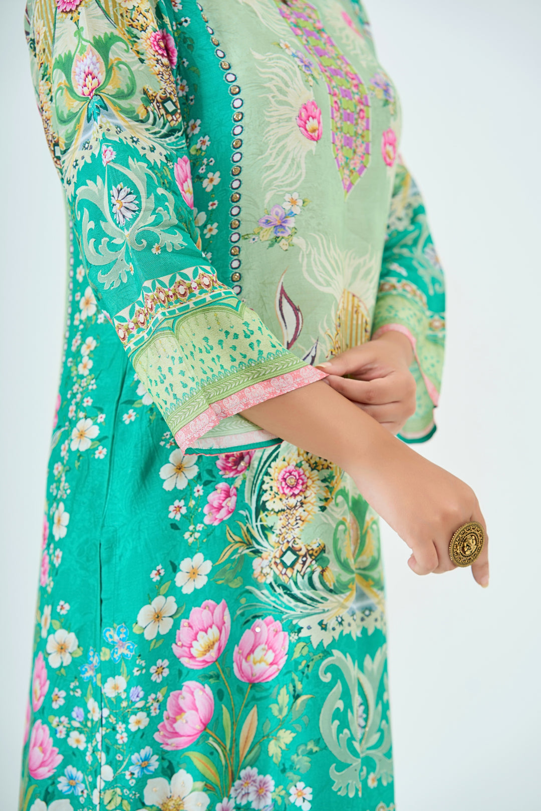Printed Muslin Silk Kurta &amp; Pant Set - Hand Embroidered – Green