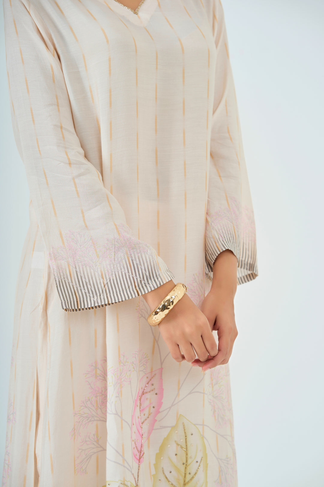 Printed Muslin Silk Kurta &amp; Pant – Embroidered – Set of 2 – Off White