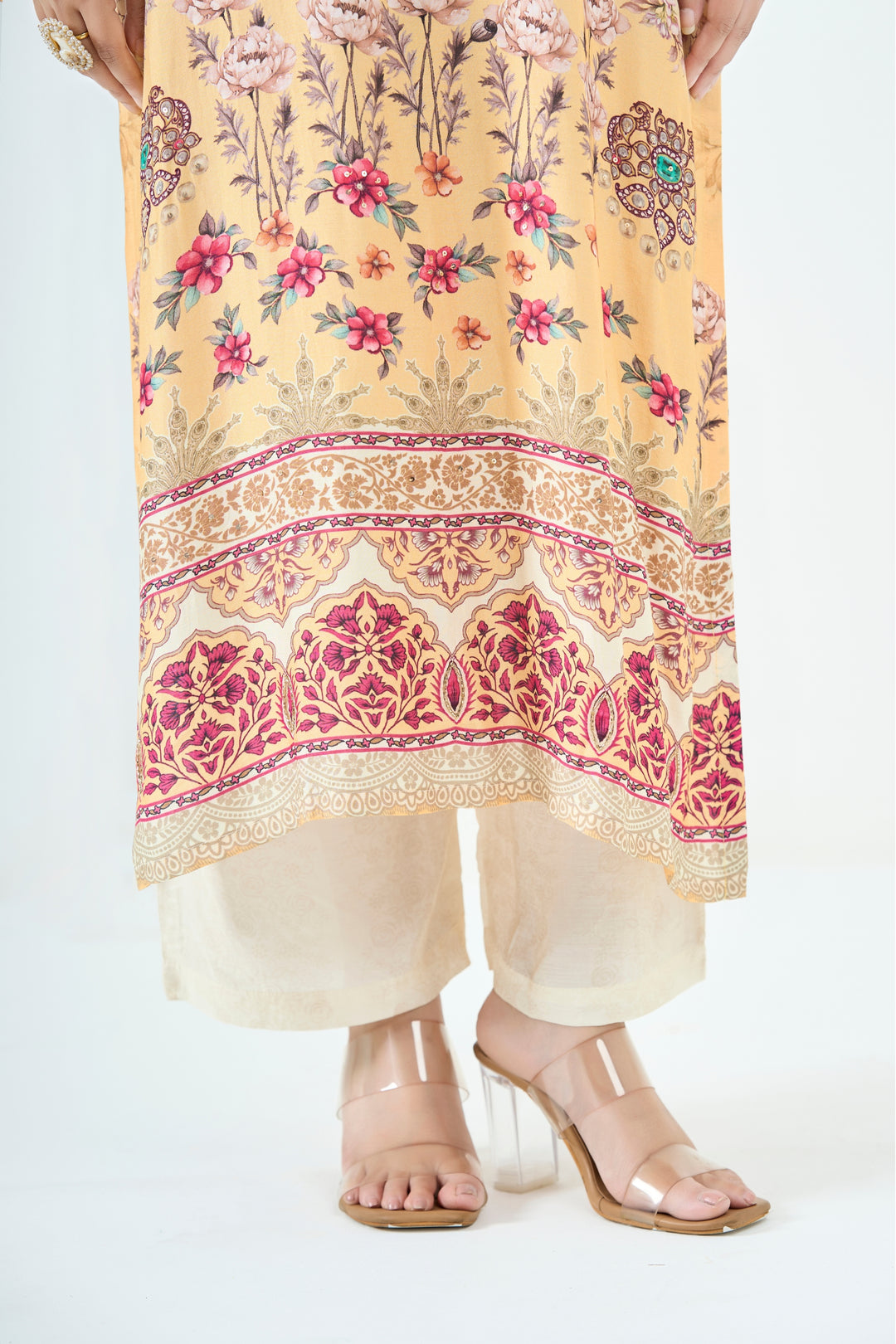 Floral Printed Muslin Silk Kurta &amp; Pant Set – Hand Embroidered - Ivory Yellow