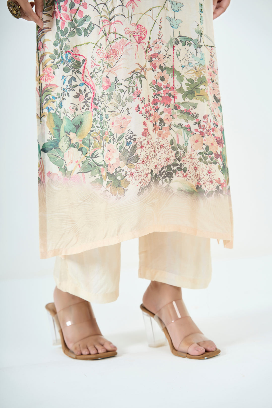 Printed Muslin Silk Kurta &amp; Pant Set - Hand Embroidered – Off White
