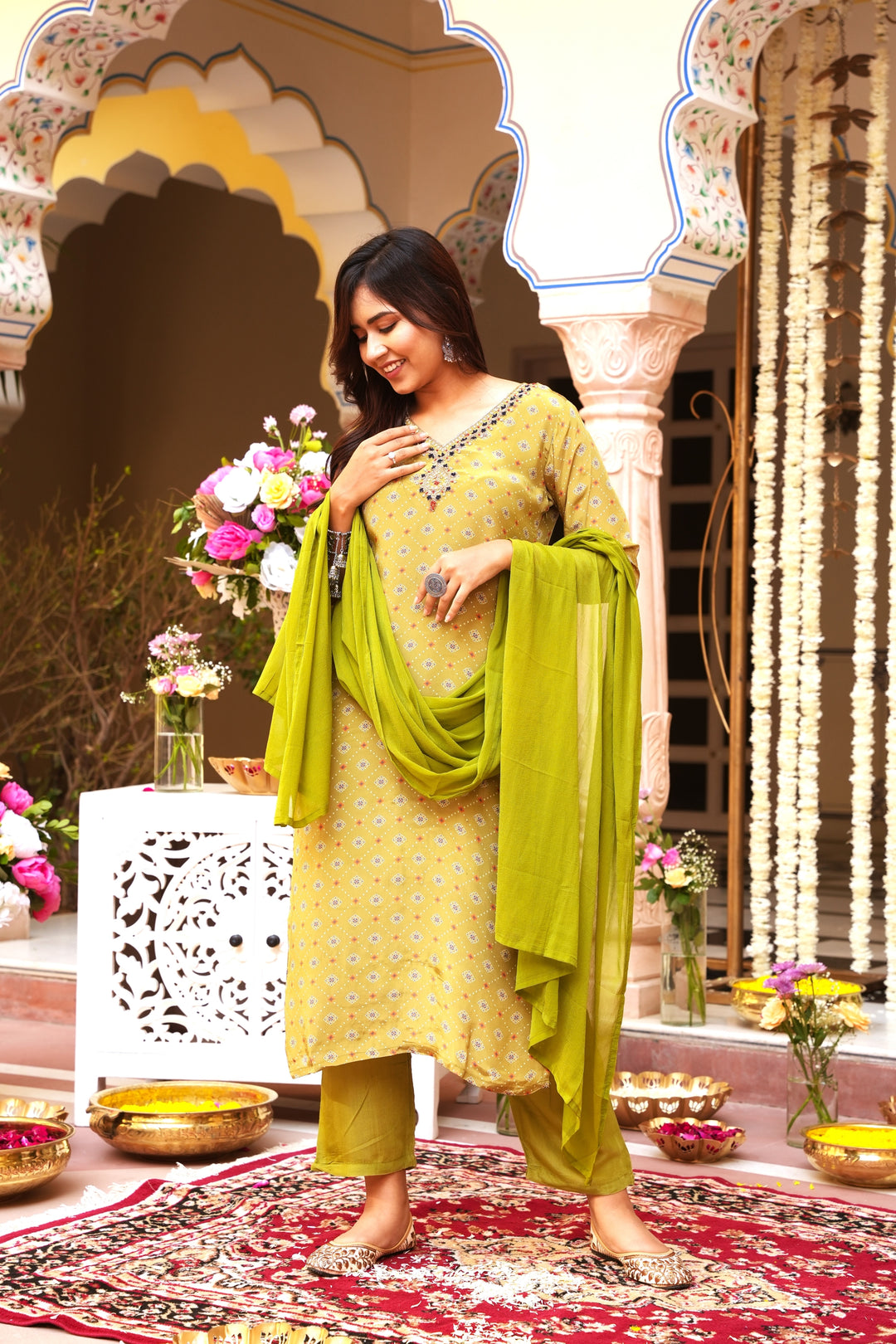 WOMEN'S GEOMETRIC PRINTED - DABKA, DOREE & CUTDANA EMBROIDERED - STRAIGHT KURTA, PANT SET OF 3 - OLIVE GREEN