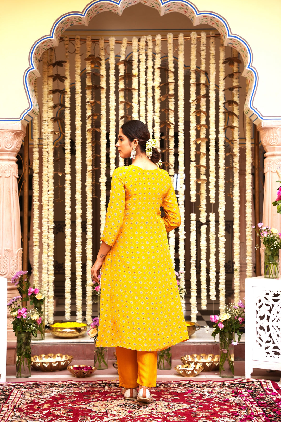 WOMEN'S GEOMETRIC PRINTED - DABKA, PEARL & CUTDANA EMBROIDERED - STRAIGHT KURTA, PANT SET OF 2 - MUSTARD