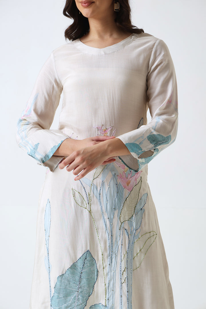 Printed Muslin Silk Kurta & Pant – Hand Embroidered – Set of 2 – Off White