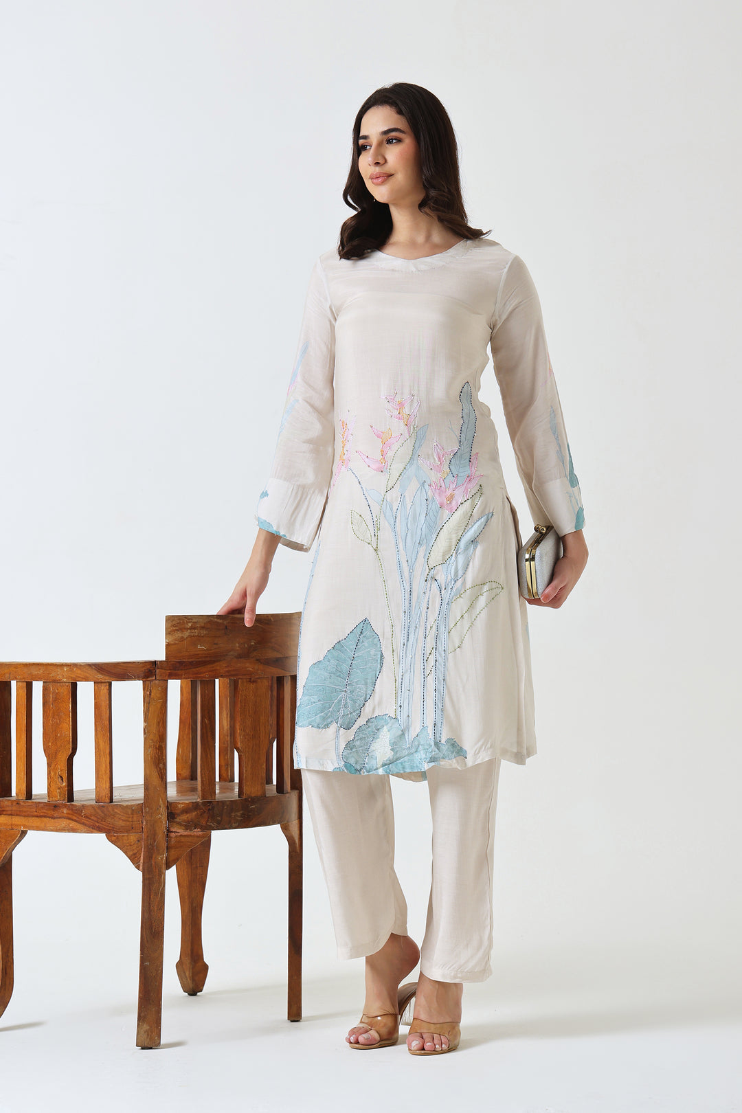 Printed Muslin Silk Kurta & Pant – Hand Embroidered – Set of 2 – Off White