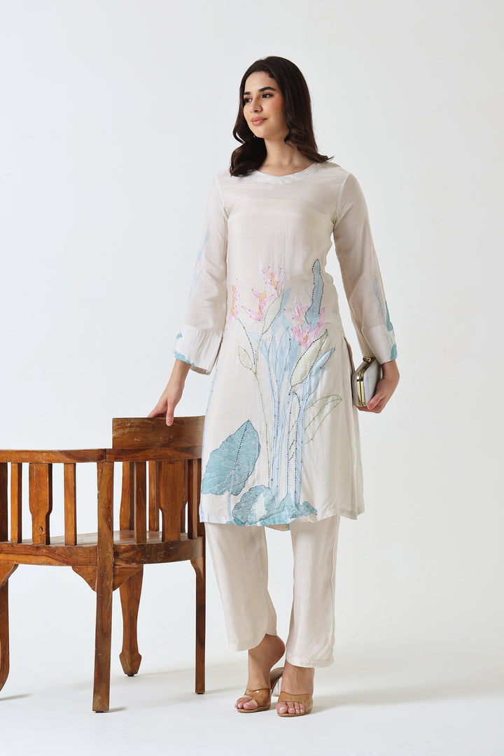 Printed Muslin Silk Kurta & Pant – Hand Embroidered – Set of 2 – Off White