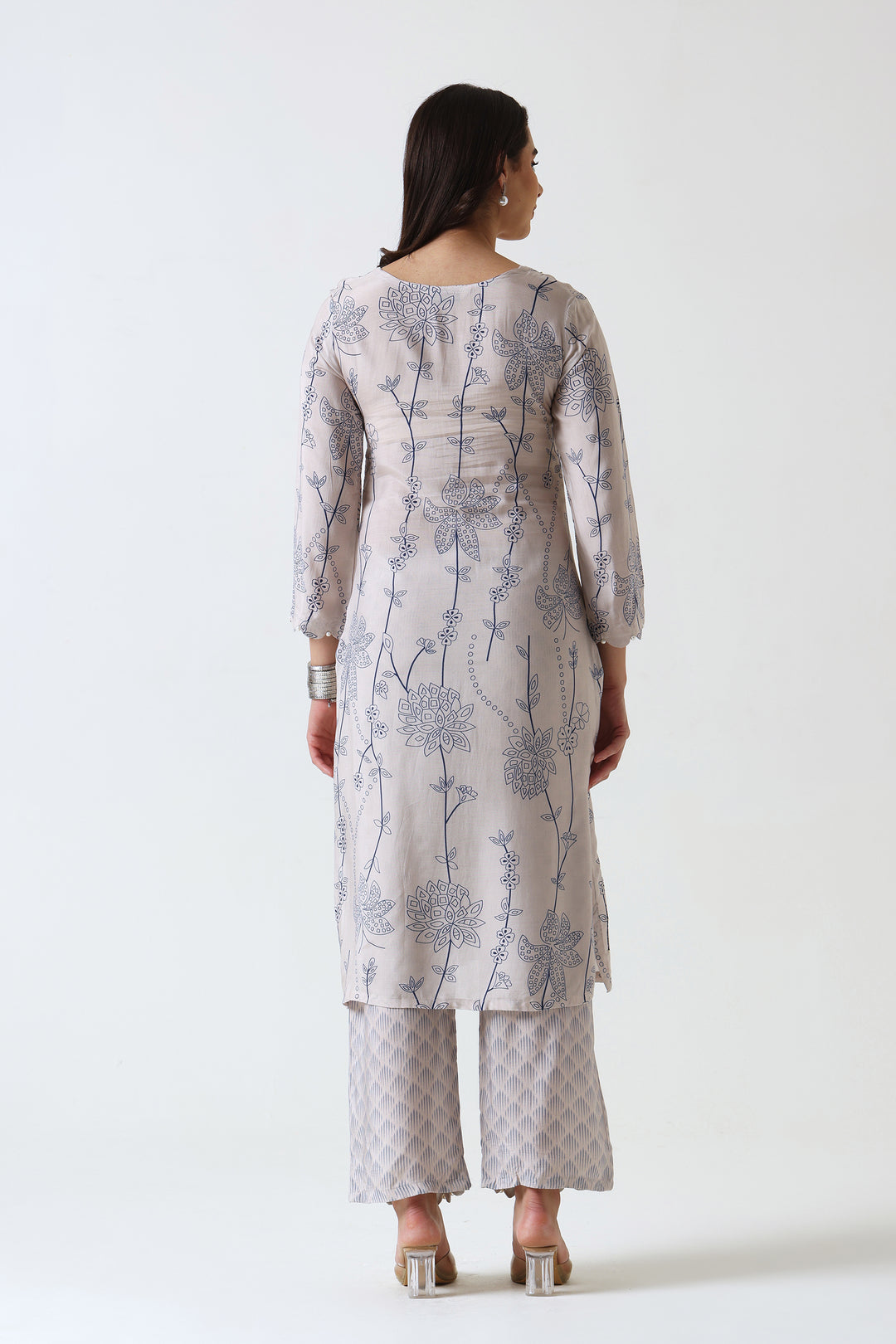 Printed Muslin Silk Kurta & Pant – Embroidered – Set of 2 – Misty Grey
