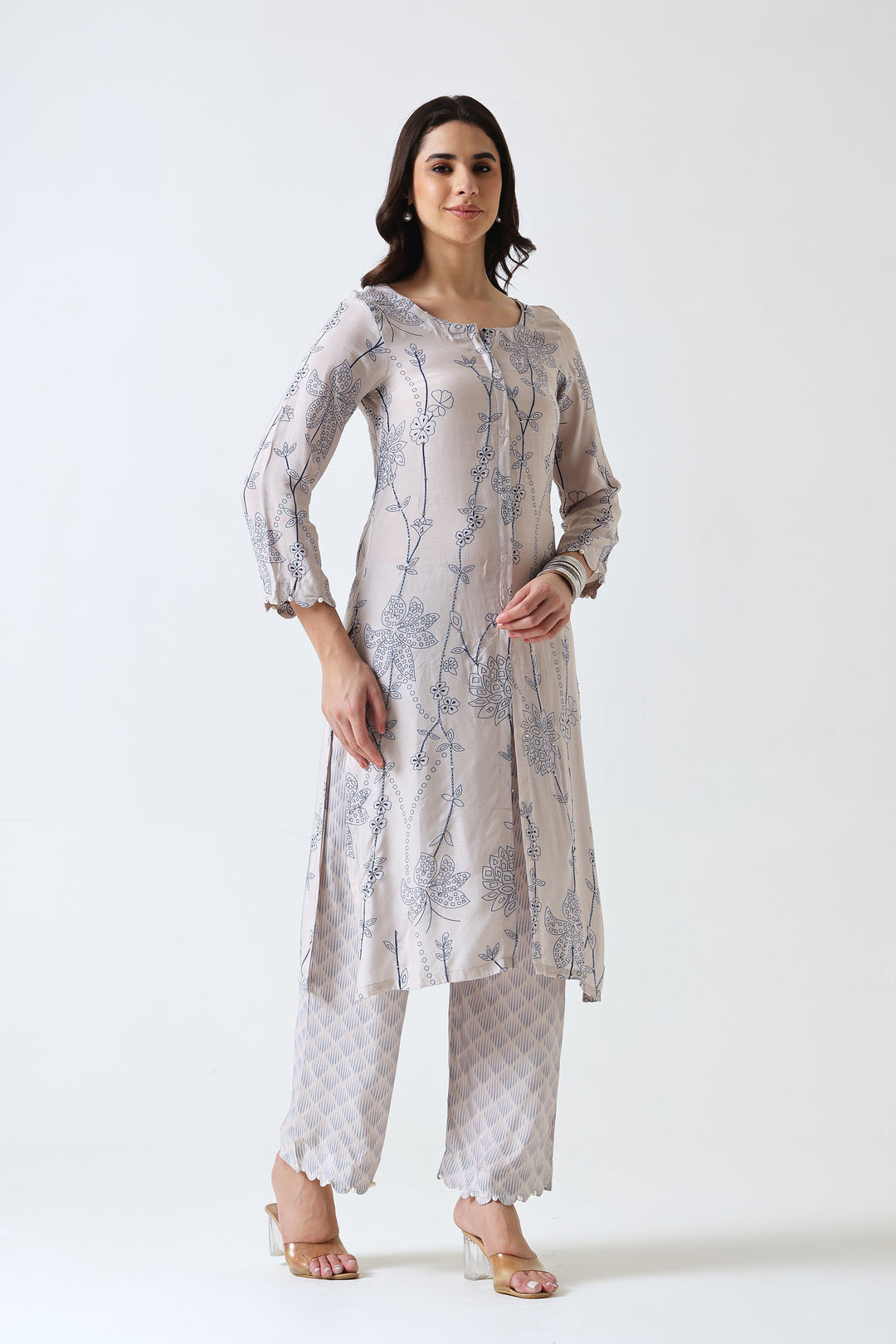 Printed Muslin Silk Kurta & Pant – Embroidered – Set of 2 – Misty Grey