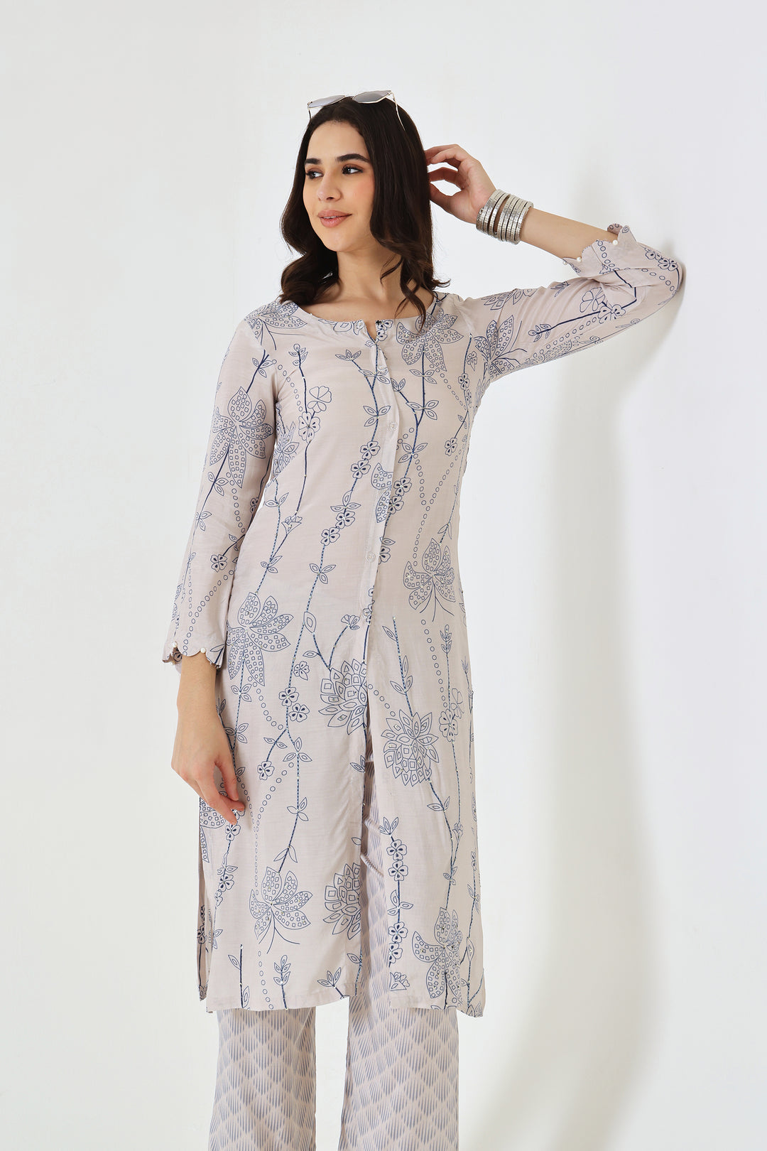 Printed Muslin Silk Kurta & Pant – Embroidered – Set of 2 – Misty Grey