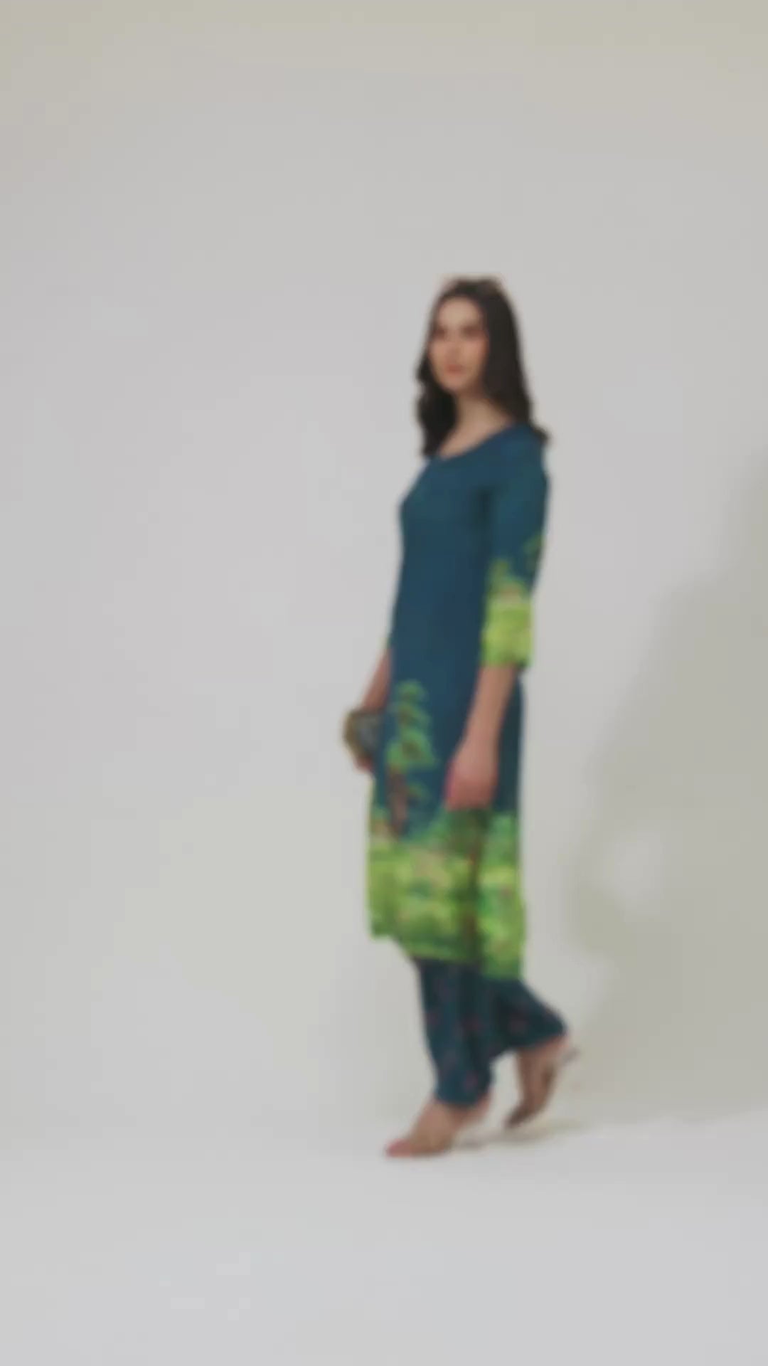 Printed Muslin Silk Kurta & Pant – Han Embroidered – Set of 2 – Blue