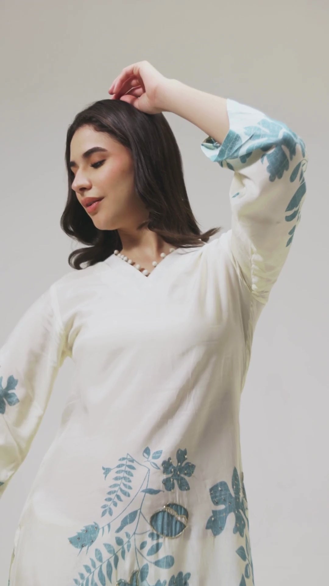 Printed Muslin Silk Kurta & Pant – Embroidered – Set of 2 – Off White